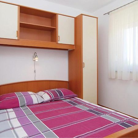 2 Bedroom Nice Apartment In Vir Exteriér fotografie