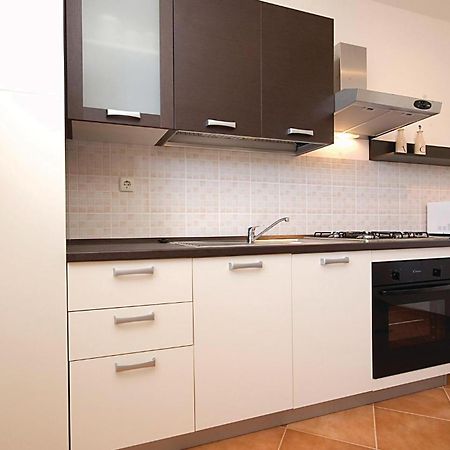 2 Bedroom Nice Apartment In Vir Exteriér fotografie